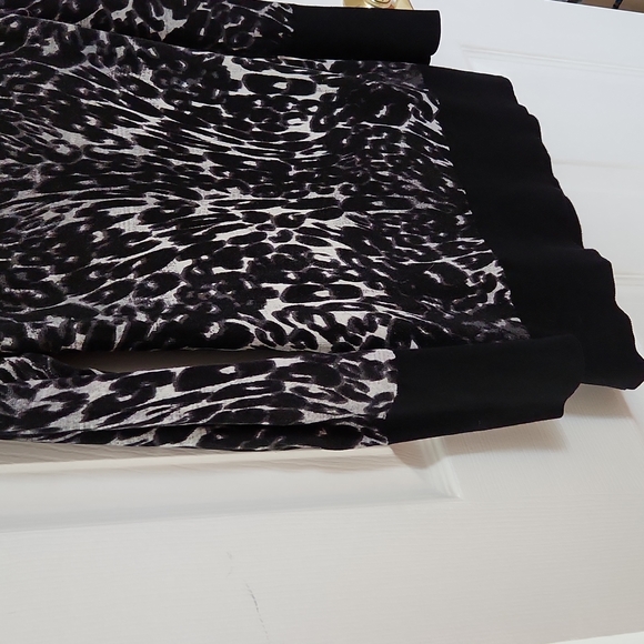 Cache Animal Print Sweater - Picture 16 of 17